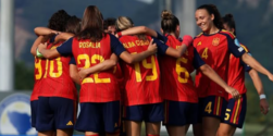 Las jugadoras de la selección española sub-19 celebrando su victoria ante Alemania en la final del Europeo sub-19