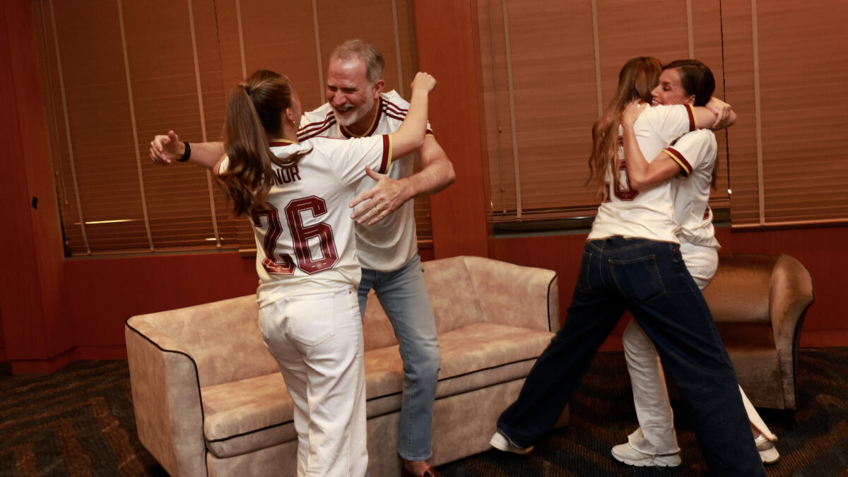 BARCELONA, 15/07/2026.- La familia real celebra este martes desde un hotel de Barcelona la victoria de España en el encuentro correspondiente a las semifinales del Mundial 2026 que han disputado España y Francia en la ciudad estadounidense de Dallas. EFE / Francisco Gómez / Casa Real. ***SOLO USO EDITORIAL / SOLO USO DISPONIBLE PARA ILUSTRAR LA NOTICIA QUE ACOMPAÑA/ (CRÉDITO OBLIGATORIO)***.