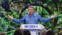 18/07/2026.- El líder del PP, Alberto Núñez Feijóo, clausura el acto de presentación de los candidatos a las capitales de provincia para las elecciones municipales de 2027 este sábado, en Santiago de Compostela. EFE/ Xoan Rey