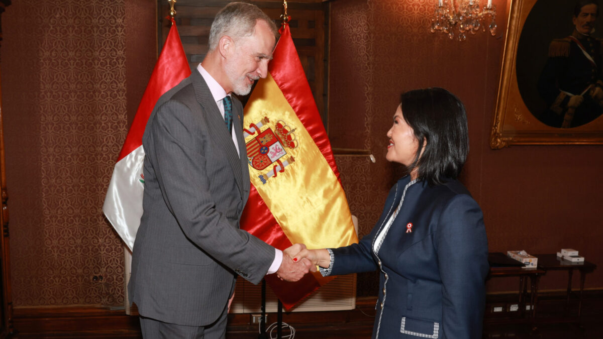 Felipe VI saluda a Keiko Fujimori en