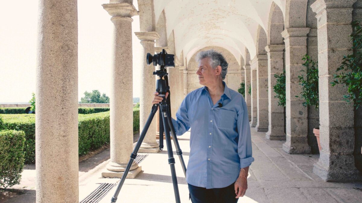 El pintor y fotógrafo José Manuel Ballester, durante el Observatorio de lo Invisible 2026