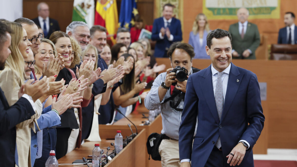 SEVILLA, 02/07/2026.- El candidato a la investidura y líder de los populares andaluces, Juanma Moreno, tras la segunda votación sobre la investidura de Juanma Moreno como presidente de la Junta este jueves en el parlamento andaluz.-EFE/ José Manuel Vidal