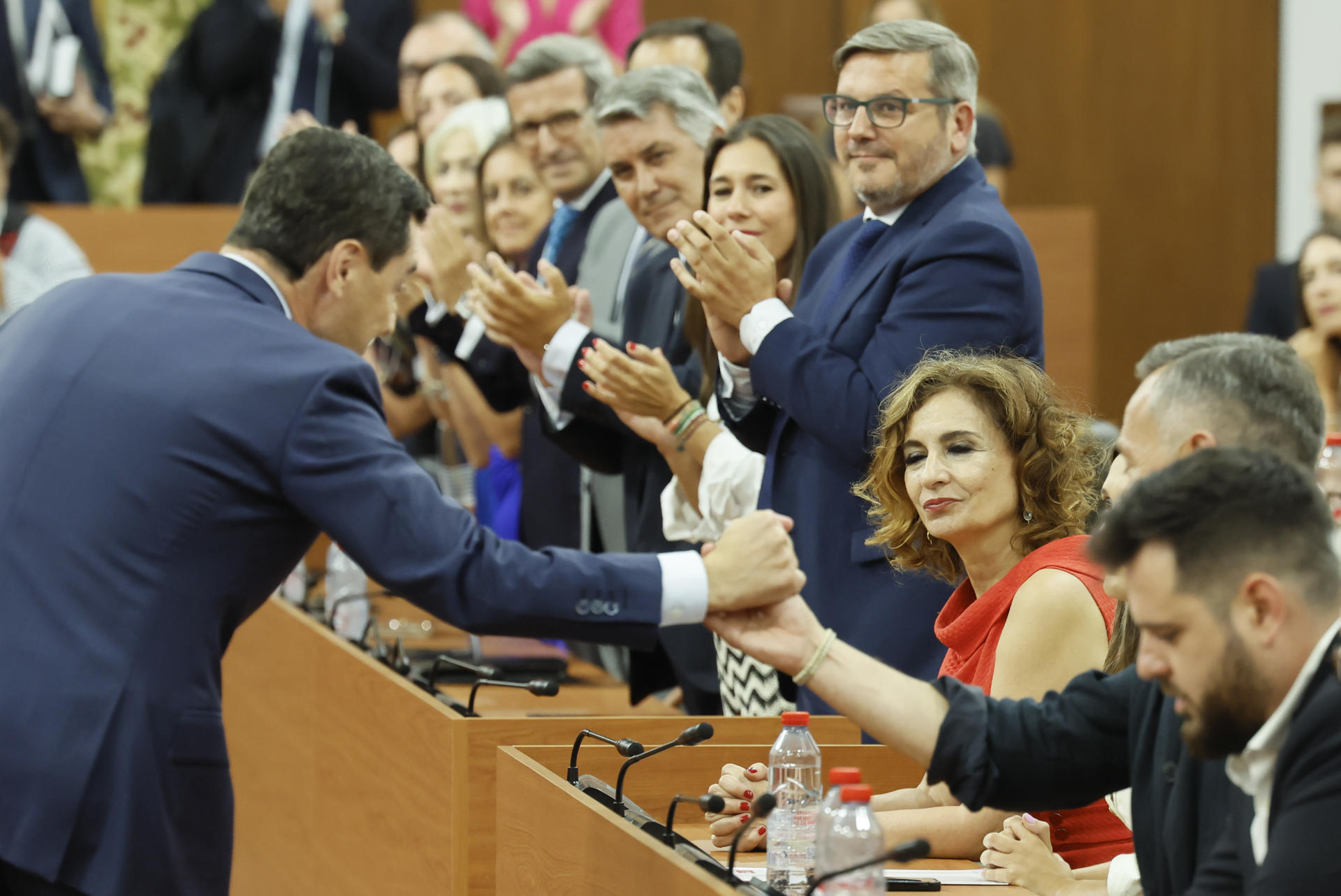 SEVILLA, 02/07/2026.- El candidato a la investidura y líder de los populares andaluces, Juanma Moreno, tras la segunda votación sobre la investidura de Juanma Moreno como presidente de la Junta este jueves en el parlamento andaluz.-EFE/ José Manuel Vidal