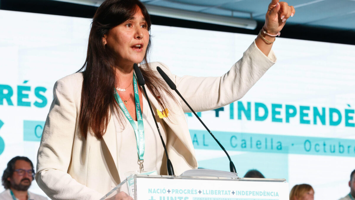 GRAF255. CALELLA (BARCELONA), 25/10/2024.- La presidenta de JxCat, Laura Borràs, pronuncia su último discurso en el cargo durante el Congreso de JxCat en Calella (Barcelona), en el que Carles Puigdemont recuperará la presidencia del partido, se renovará la cúpula al completo y se actualizará su hoja de ruta a nivel político. EFE/Quique García