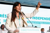GRAF255. CALELLA (BARCELONA), 25/10/2024.- La presidenta de JxCat, Laura Borràs, pronuncia su último discurso en el cargo durante el Congreso de JxCat en Calella (Barcelona), en el que Carles Puigdemont recuperará la presidencia del partido, se renovará la cúpula al completo y se actualizará su hoja de ruta a nivel político. EFE/Quique García