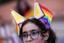 MADRID, 28/06/2026.- Manifestación del Orgullo Crítico 2026, a la que se han sumado los profesores de infantil, bajo el lema "contra el capitalismo colonial que nos masacra", este domingo en Madrid. EFE/Borja Sánchez-Trillo