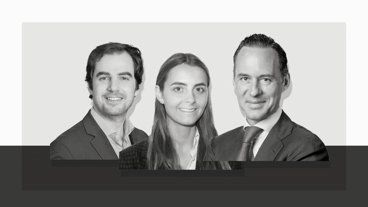 Joaquín Alcalde y Sofía de Ignacio-Simó, de Ufenau, e Íñigo Sagardoy.