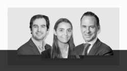 Joaquín Alcalde y Sofía de Ignacio-Simó, de Ufenau, e Íñigo Sagardoy.