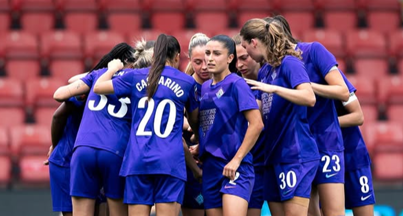 Las jugadoras del London City Lionesses celebrando un gol