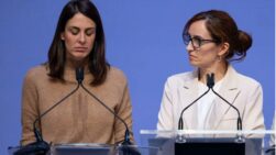La ministra de Sanidad, Mónica García, y la portavoz de Más Madrid en el Ayuntamiento de la capital, Rita Maestre.