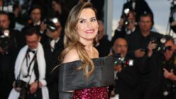 EPA2042. BOGOTÁ (COLOMBIA), 08/07/2026.- Fotografía de archivo del 17 de mayo de 2026 que muestra a la actriz Mariska Hargitay en Cannes (Francia). Hargitay será la presentadora de la 78 edición de los Premios Emmy, que se celebrará el 14 de septiembre en Los Ángeles, y se convertirá en la primera mujer en conducir la gala desde que en 2011 los presentara Jane Lynch. EFE/ Mohammed Badra/ ARCHIVO