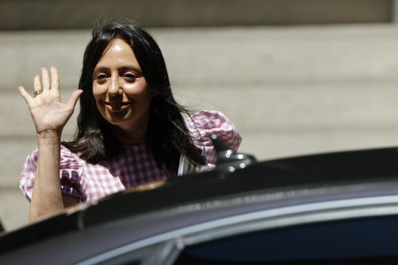 MADRID, 17/07/2026.- La directora de la Guardia Civil, Mercedes González, se despide este viernes tras salir de la Audiencia Nacional, donde ha acudido de nuevo para declarar como imputada en el caso Leire después de que el juez Santiago Pedraz aplazara su interrogatorio tras haber acudido este jueves. EFE/ Mariscal