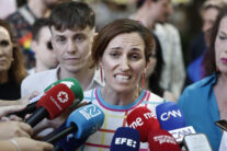 MADRID, 04/07/2026.- La ministra de Sanidad Mónica García, durante la manifestación del Orgullo 2026 , que con el lema "¡A las calles con orgullo! Disidencia y resistencia" recorre las calles de Madrid este sábado.-EFE/ Sergio Pérez