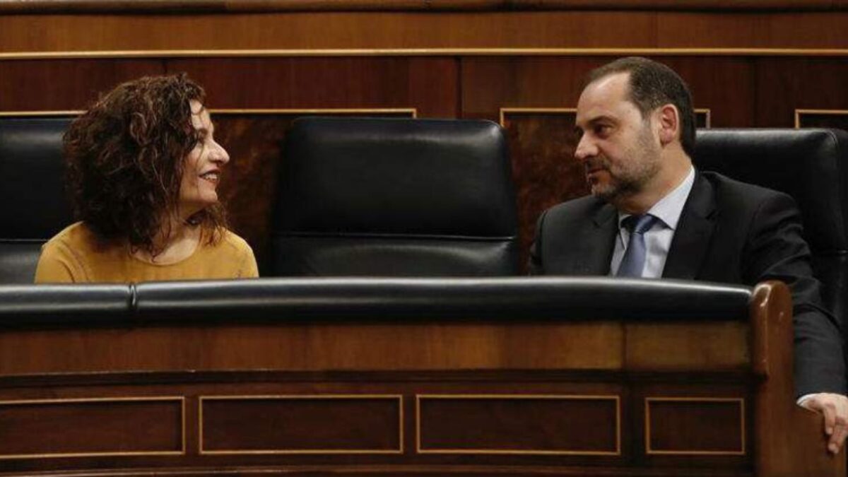 María Jesús Montero y José Luis Ábalos en el Congreso de los Diputados