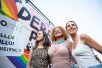 MADRID, 04/07/2026.-Las líderes de Podemos Irene Montero (d) e Ione Belarra (i), durante la manifestación del Orgullo 2026 a su paso por la Plaza de Cibeles, que con el lema "¡A las calles con orgullo! Disidencia y resistencia" recorre este sábado las calles de Madrid. EFE/ Mario Morón