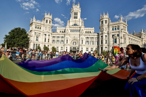 MADRID, 04/07/2026.-Vista general de la manifestación del Orgullo 2026 , que con el lema "¡A las calles con orgullo! Disidencia y resistencia" recorre este sábado las calles de Madrid. EFE/Sergio Pérez