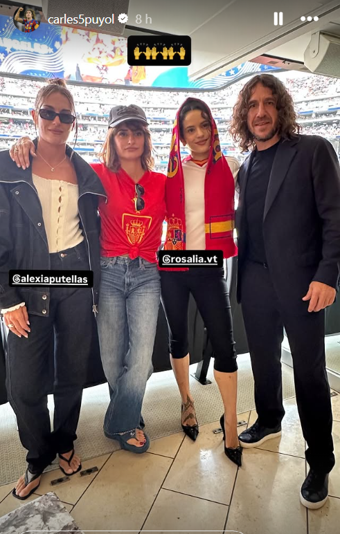 Alexia Putellas, Penélope Cruz, Rosalía y Carles Puyol durante el partido de dieciseisavos de final del Mundial 2026 entre España y Austria