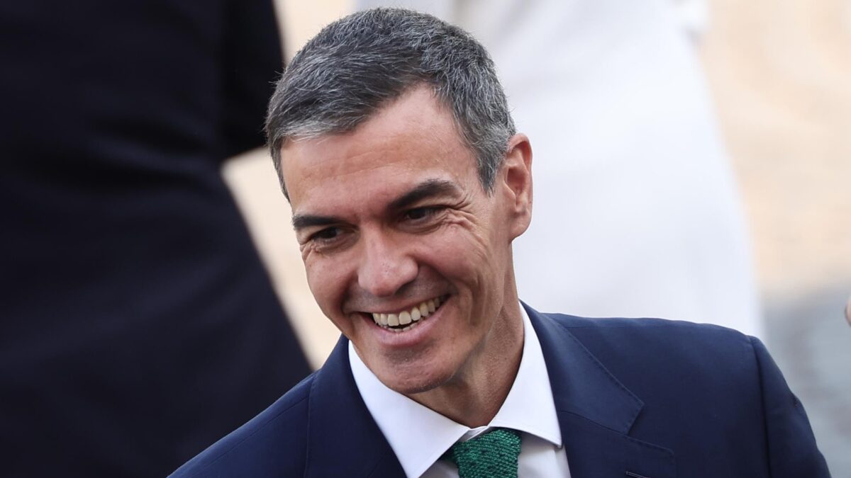 PARIS (France), 14/07/2026.- Spain's Prime Minister Pedro Sanchez arrives for the Bastille Day military parade, in Paris, France, 14 July 2026. The Ukrainian president is the guest of honor at this year's parade, held under the theme 'The Strategic Awakening of Europe', alongside leaders and top dignitaries from more than 30 other nations of the Coalition of the Willing, a European initiative pledging support for Ukraine. (Francia, España, Ucrania) EFE/EPA/TERESA SUAREZ