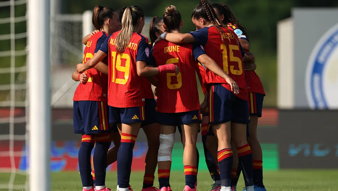 Las jugadoras de la selección española sub-19 celebrando un gol