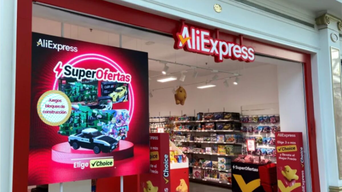 Tienda AliExpress en centro comercial en Madrid.