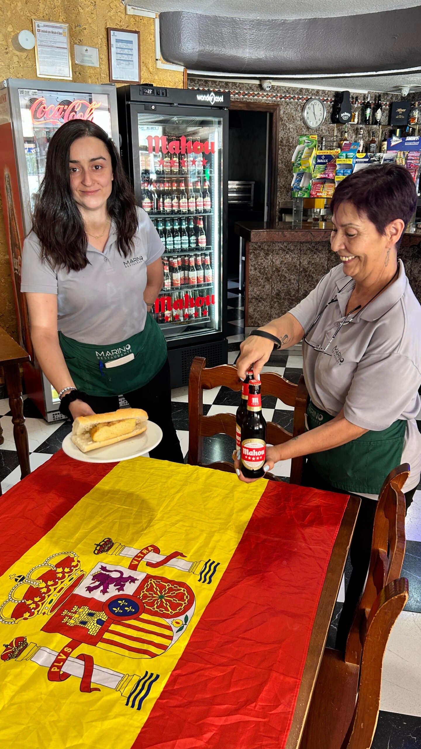 Preparación de un bar para el Mundial
