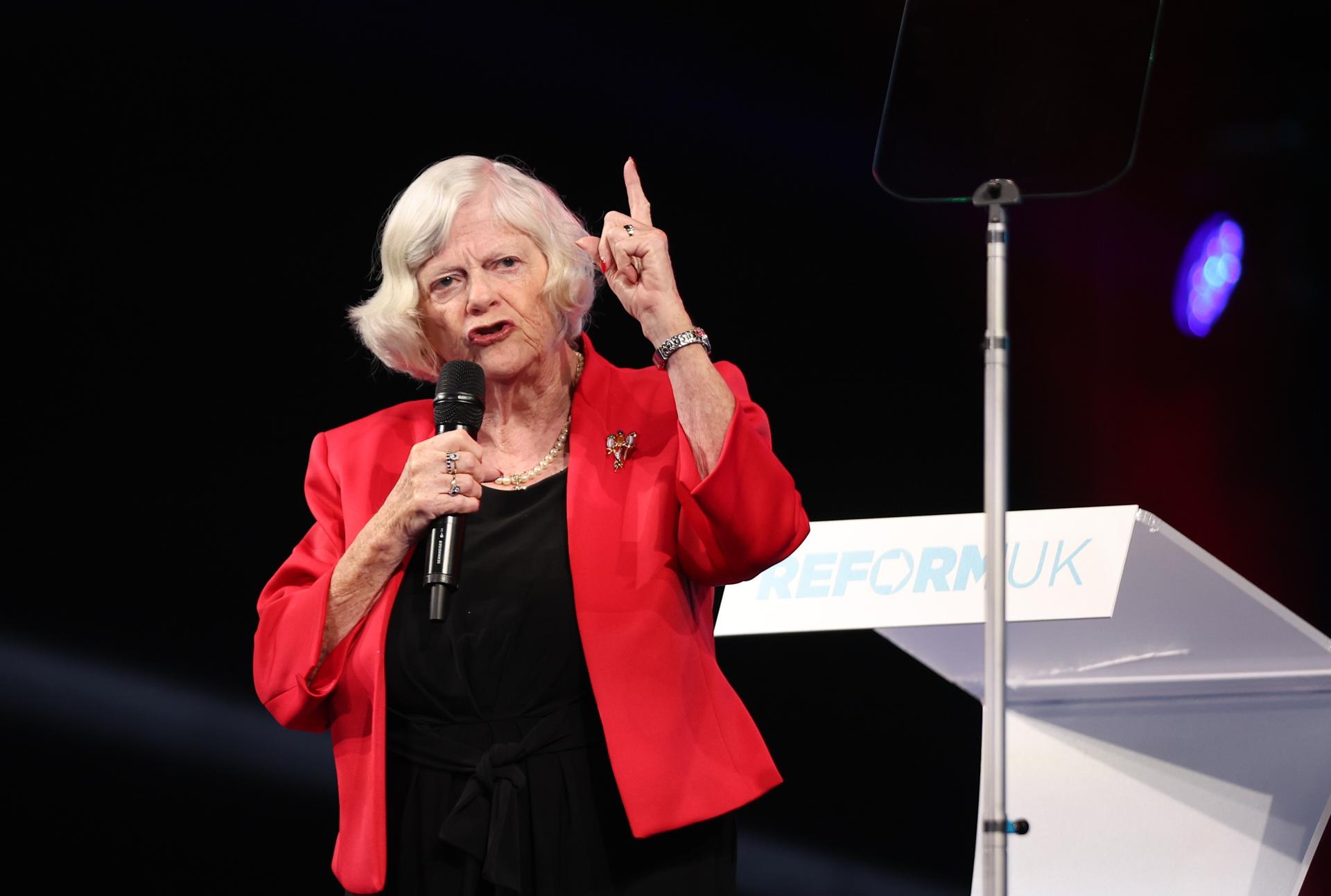 BIRMINGHAM (United Kingdom), 10/07/2026.- FILE Reform UK's Immigration and Justice spokesperson Ann Widdecombe delivers a speech during the Reform UK National Conference in Birmingham, Britain, 20 September 2024 (reissued 10 July 2026). Ann Widdecombe has died aged 78, her management announced 10 July 2026. (Reino Unido) EFE/EPA/ADAM VAUGHAN