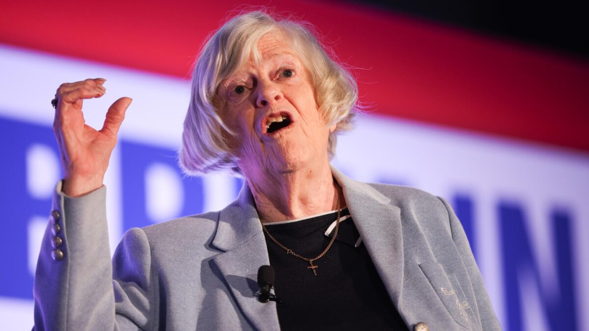 Doncaster (United Kingdom), 10/07/2026.- FILE Reform UK Justice Spokeswoman Ann Widdecombe delivers a speech during the Reform UK Spring Rally in Doncaster, Britain, 24 February 2024 (reissued 10 July 2026). Ann Widdecombe has died aged 78, her management announcet 10 July 2026. (Reino Unido) EFE/EPA/ADAM VAUGHAN