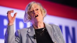 Doncaster (United Kingdom), 10/07/2026.- FILE Reform UK Justice Spokeswoman Ann Widdecombe delivers a speech during the Reform UK Spring Rally in Doncaster, Britain, 24 February 2024 (reissued 10 July 2026). Ann Widdecombe has died aged 78, her management announcet 10 July 2026. (Reino Unido) EFE/EPA/ADAM VAUGHAN