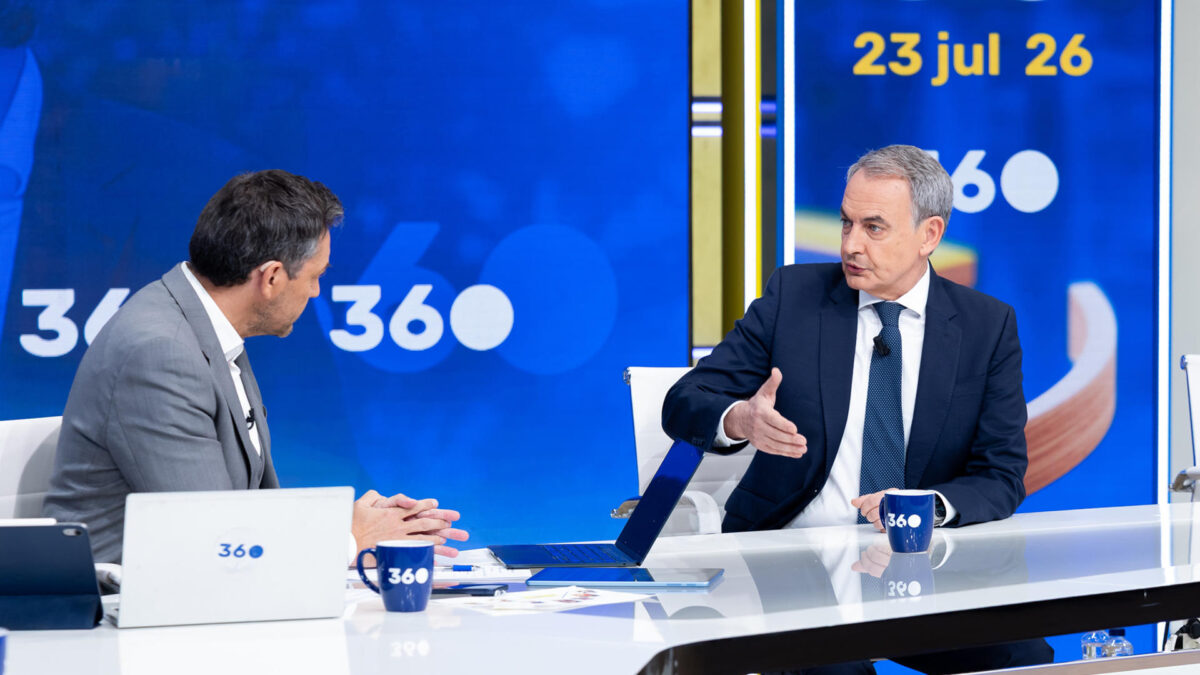 MADRID (ESPAÑA), 23/07/2026.-- El expresidente del Gobierno José Luis Rodríguez Zapatero ha asegurado este jueves en una entrevista en TVE que no habló "con nadie ni del Gobierno ni de la SEPI sobre el rescate de Plus Ultra" y ha afirmado que siempre ha ejercidos su actividad profesional como consultor respetando la legalidad. En su primera comparecencia pública tras su declaración el 17 de junio como imputado ante el juez de la Audiencia Nacional José Luis Calama, Zapatero ha rechazado entrar en la "estrategia de defensa" de su amigo Julio Martínez Martínez, quien implicó al expresidente en la gestión del préstamo a la aerolínea y aseguró que se cobró el 1 % de dicha ayuda. EFE/TVE/SOLO USO EDITORIAL/SOLO DISPONIBLE PARA ILUSTRAR LA NOTICIA QUE ACOMPAÑA (CRÉDITO OBLIGATORIO)
