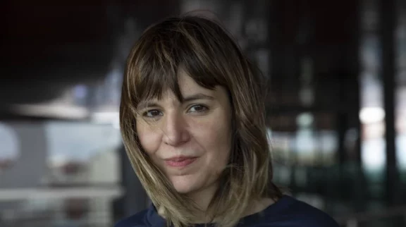 La escritora Almudena Sánchez. Fotografía de Lisbeth Salas.
