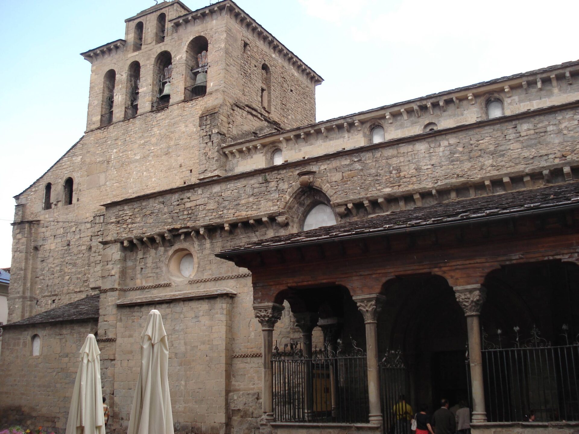 Catedral de Jaca - El refugio de Mikel Oyarzabal Catedral de Jaca - El refugio de Mikel Oyarzabal