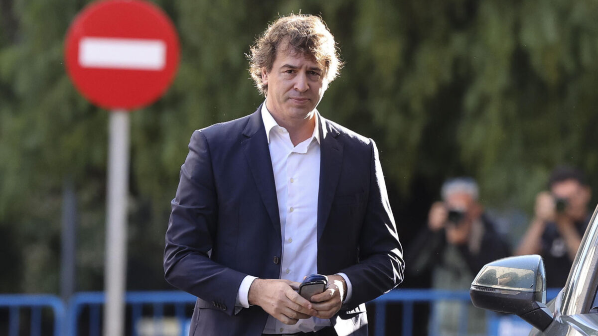 MÉRIDA, 14/07/2026.- La Audiencia de Badajoz ha condenado a David Sánchez, hermano del presidente del Gobierno, a nueve años de inhabilitación para empleo público como autor por cooperación necesaria de un delito de prevaricación administrativa. En la imagen de archivo, David Sánchez, a su llegada a la última sesión del juicio por su contratación en la Diputación de Badajoz el pasado 9 de junio. EFE/ Jero Morales