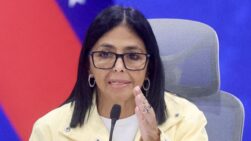 AME6857. CARACAS (VENEZUELA), 02/07/2026.- La presidenta encargada de Venezuela, Delcy Rodríguez, habla durante una rueda de prensa este jueves, donde agradeció a los 147 países y a "los artistas internacionales, Bad Bunny entre otros, que enviaron ayuda tras el doble terremoto, en Caracas (Venezuela). EFE/ Iván Cárdenas