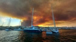 El incendio en Los Gallardos visto desde el Puerto de Garrucha.