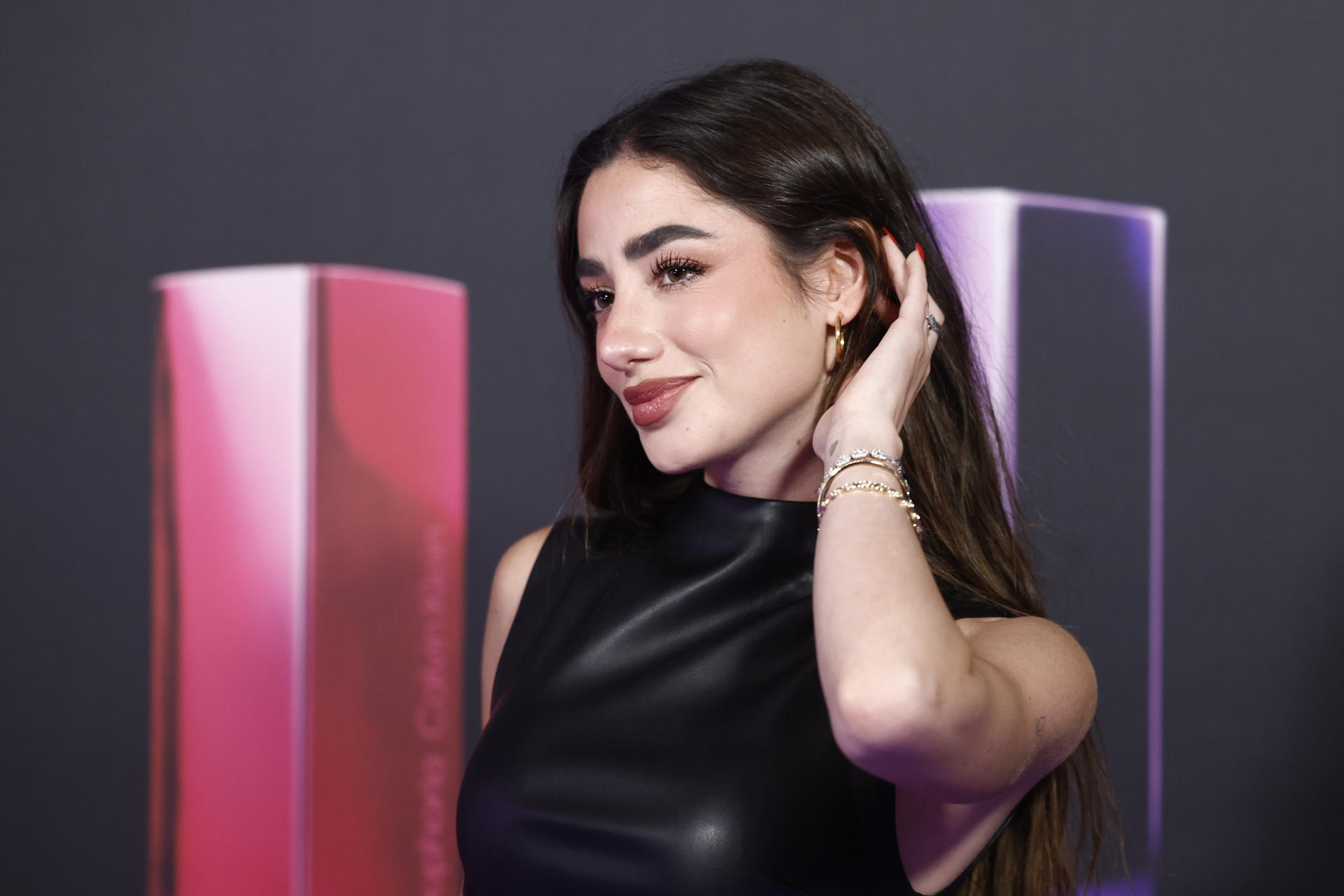 La influencer Lola Lolita posa a su llegada al concierto de la cantante Rosalia, este sábado en el Movistar Arena de Madrid. EFE / Daniel González.