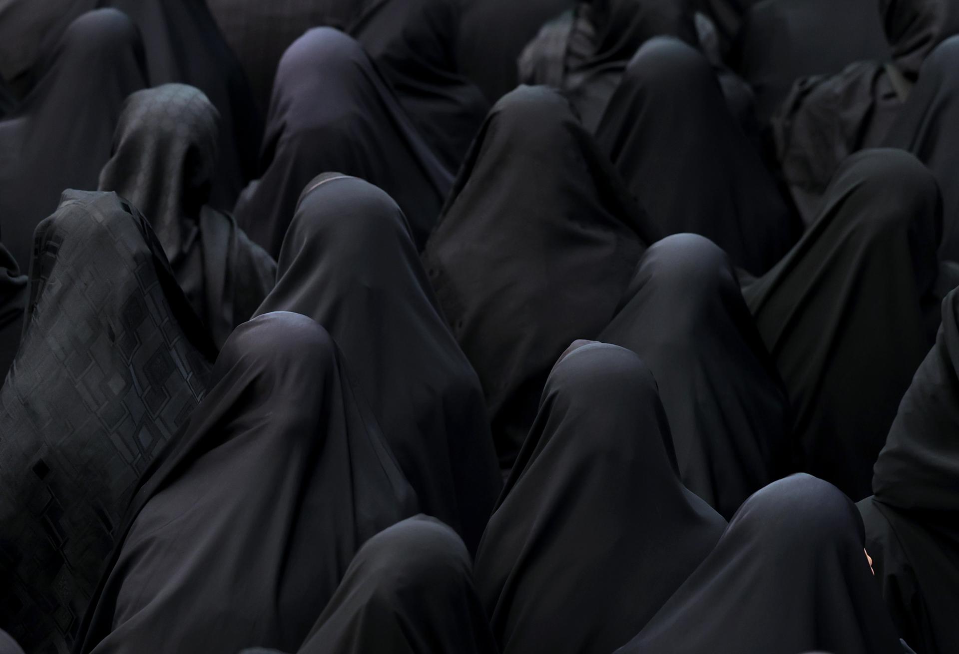 FOTODELDIA TEHERÁN, 24/06/2026.- Mujeres iraníes participan en las conmemoraciones del mes sagrado de Muharram, previo a Ashura, en Teherán,24 de junio de 2026. EFE/EPA/ABEDIN TAHERKENAREH RESTRICTIONS: NO Access Israel Media/Persian Language TV Stations Outside Iran/Strictly No Access BBC Persian/VOA Persian/Manoto TV/Iran International TV. (As mandated by Iran's Directorate General for Foreign Media) --