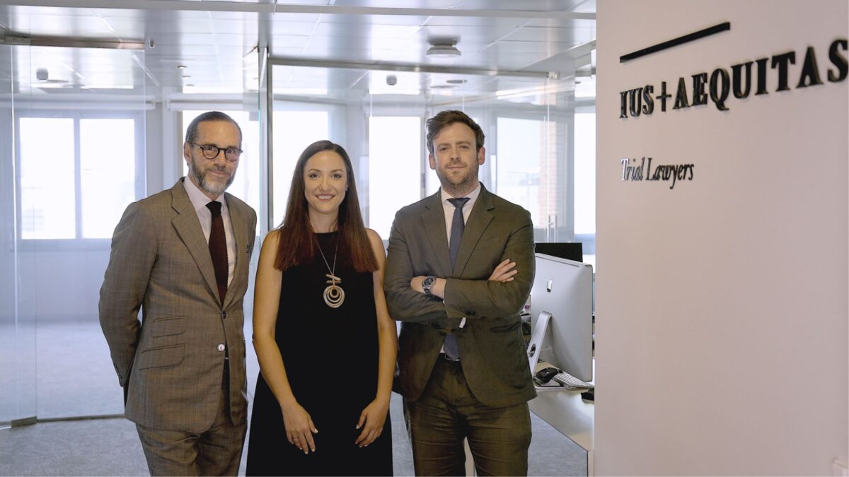 Eliseo M. Martínez, socio director, Alicia Agüero, 'Of counsel', y Juan Pablo Tejero, responsable del área procesal civil, mercantil y de acciones colectivas.