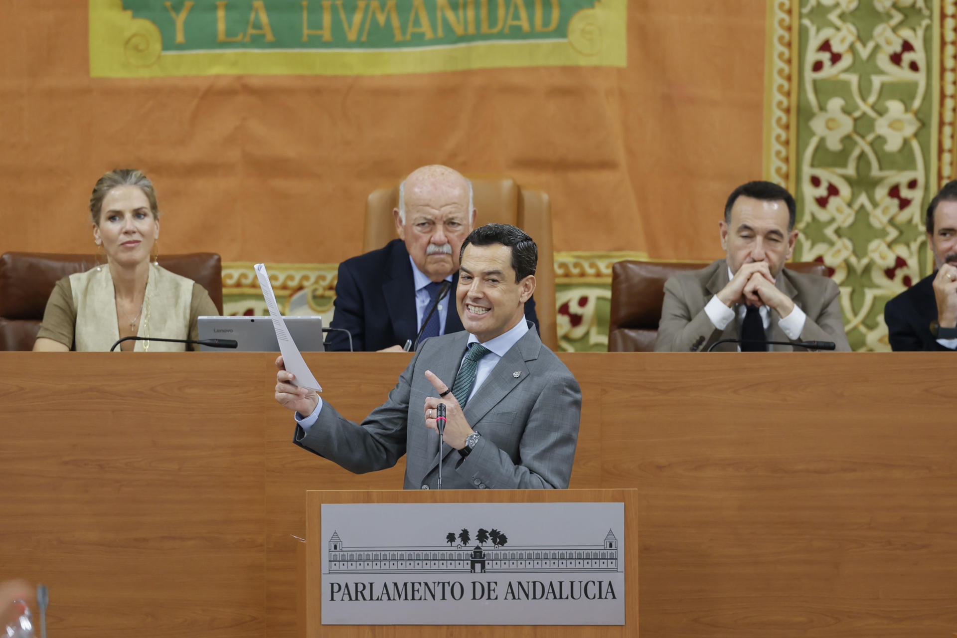 SEVILLA, 30/06/2026.- El líder popular Juanma Moreno interviene durante la segunda jornada del debate de su investidura en el Parlamento andaluz. EFE/José Manuel Vidal