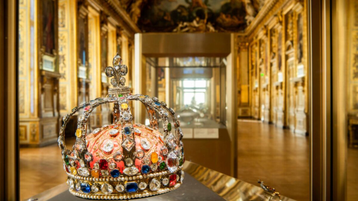 El Louvre reabre hoy la sala del robo de octubre 2025... pero sin joyas