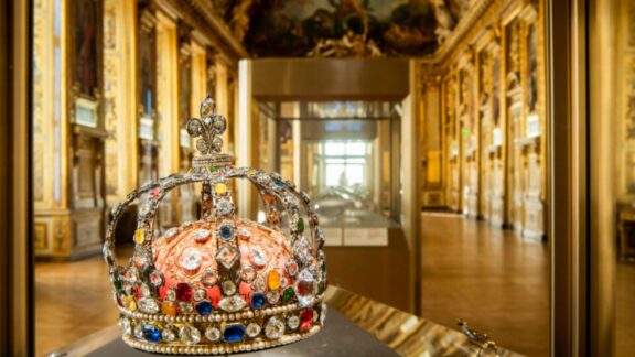 El Louvre reabre hoy la sala del robo de octubre 2025... pero sin joyas