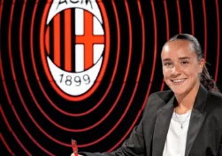 Nerea Nevado en la firma de su contrato por el AC Milan