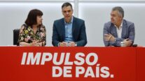 Cristina Narbona, Pedro Sánchez y Santos Cerdán.
