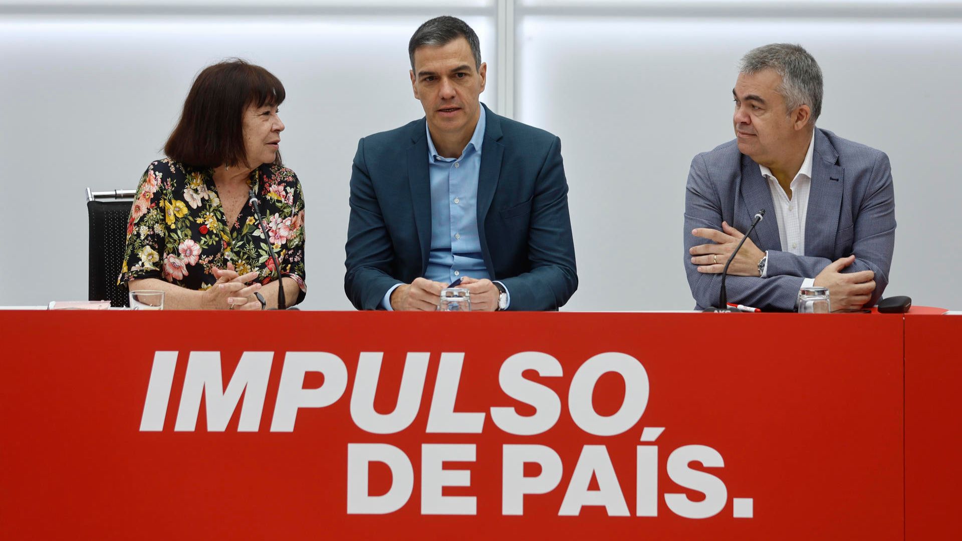 Cristina Narbona, Pedro Sánchez y Santos Cerdán.