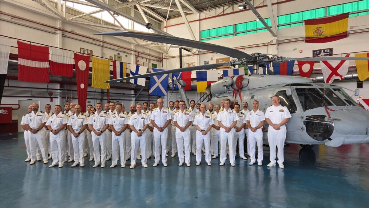 Defensa entrega a la Armada un nuevo SH-60F