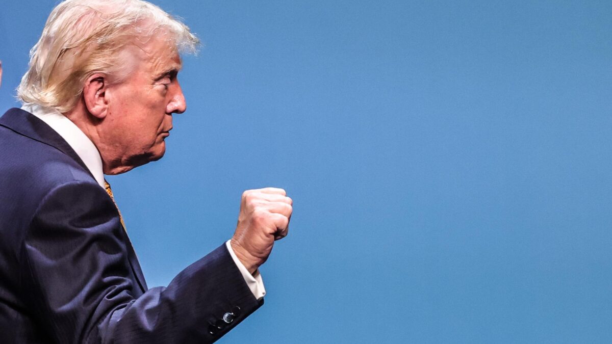 ANKARA (Turkey), 08/07/2026.- US President Donald Trump gestures as he leaves after a press conference at the 2026 NATO Summit in Ankara, Turkey, 08 July 2026. The NATO Summit takes place from 07-08 July. (Turquía) EFE/EPA/FILIP SINGER