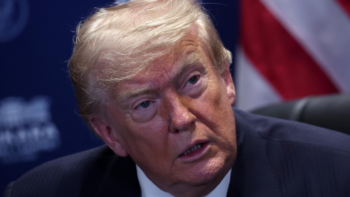 ANKARA (Turkey), 08/07/2026.- US President Donald Trump speaks during a meeting with NATO Secretary General Mark Rutte (not pictured) on the sidelines of the NATO summit in Ankara, Turkey, 08 July 2026. The NATO Summit takes place from 07-08 July. (Turquía) EFE/EPA/FILIP SINGER / POOL