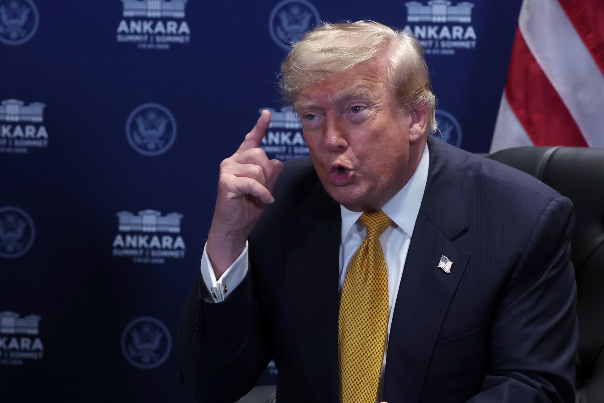 ANKARA (Turkey), 08/07/2026.- US President Donald Trump speaks during a meeting with NATO Secretary General Mark Rutte (not pictured) on the sidelines of the NATO summit in Ankara, Turkey, 08 July 2026. The NATO Summit takes place from 07-08 July. (Turquía) EFE/EPA/FILIP SINGER / POOL
