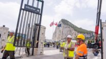 Acto de demolición de la verja de la Línea de la Concepción.