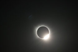 FERROL (A CORUÑA), 12/08/2026.- Eclipse de sol visto este miércoles desde la playa de Doniños, en Ferrol. EFE/Kiko Delgado