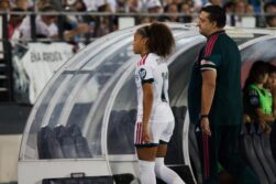 Felicia Schröder durante el derbi de la primera jornada de la Liga F Moeve
